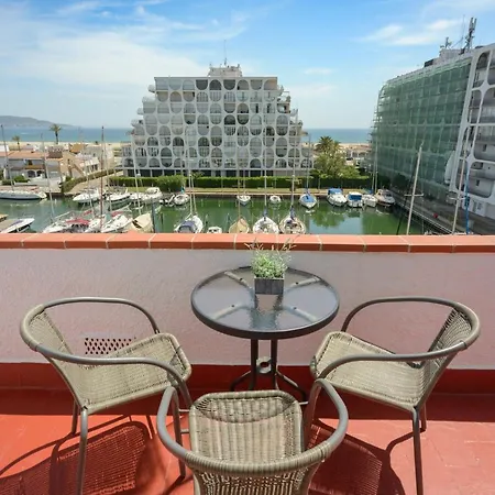 Port 27 Apartment *