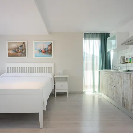 Port 27 Apartment