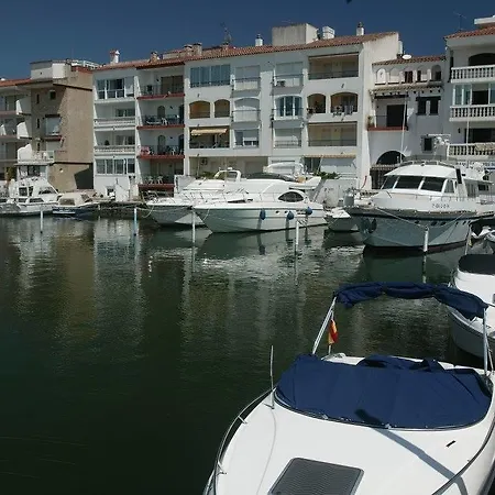 Port 27 Apartment *